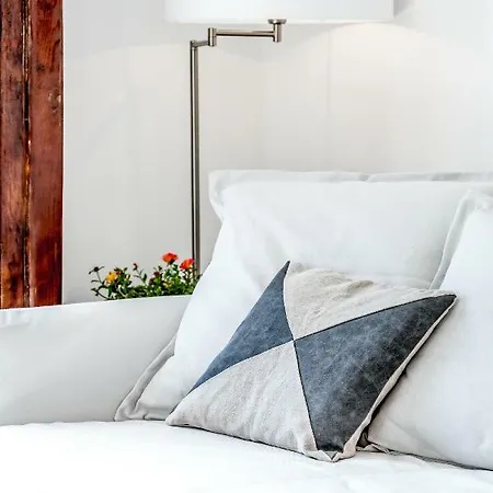 Apartman Light Filled Typical At Alfama, By Timecooler Lisboa