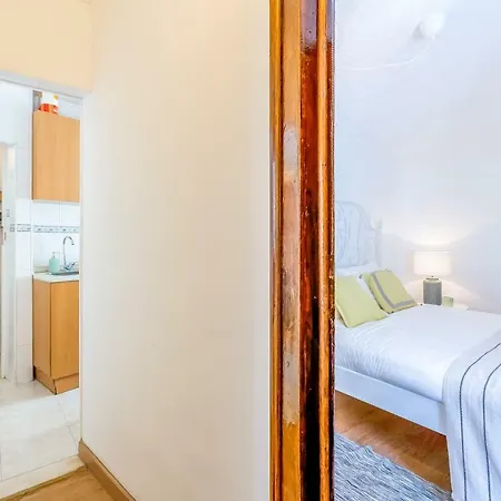 Light Filled Typical At Alfama, By Timecooler Apartmán *